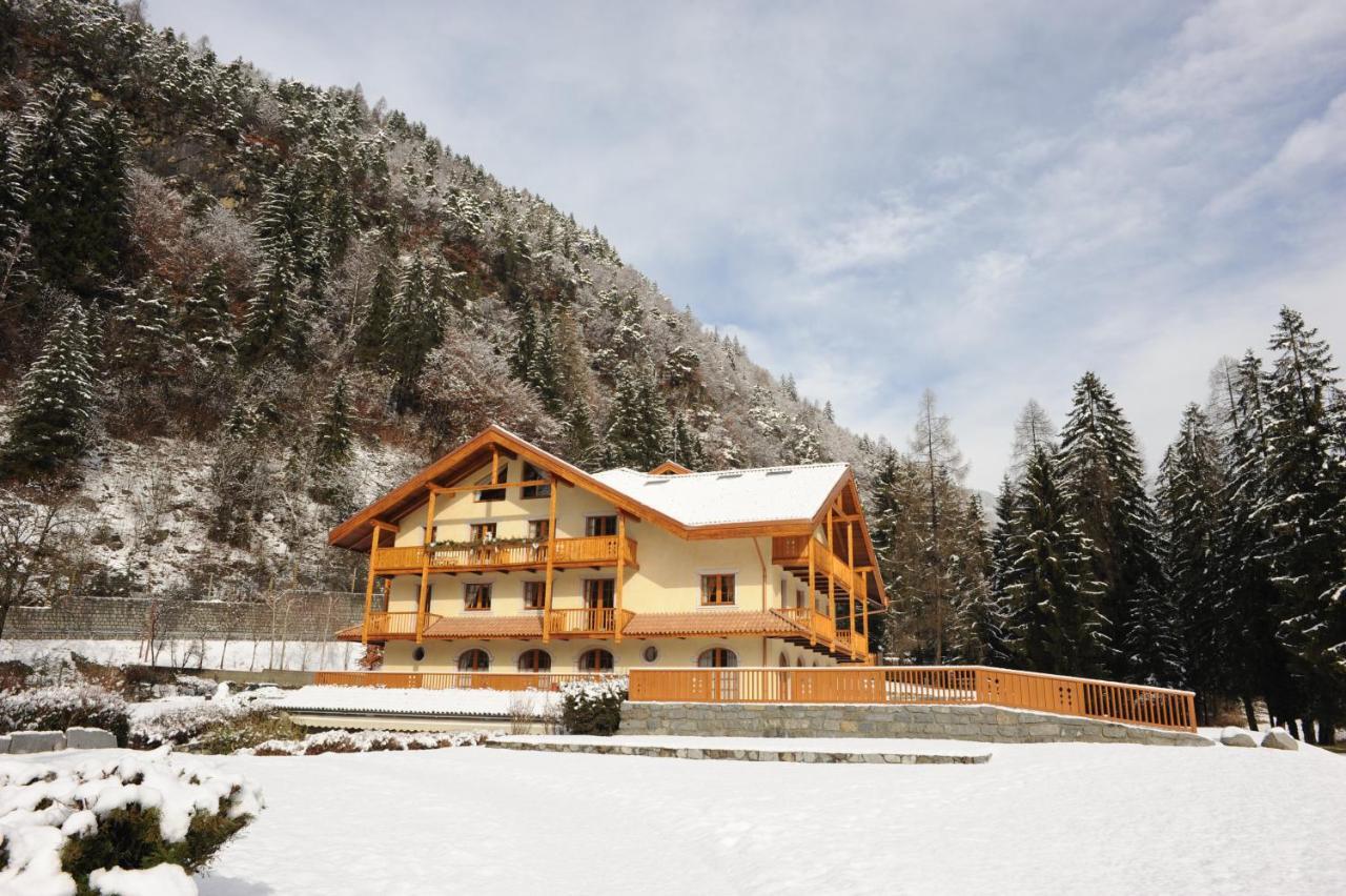 Holidays Dolomiti Apartment Resort Carisolo Exterior photo